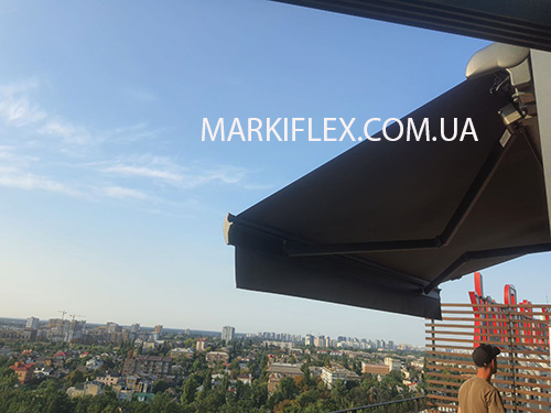 Автоматическая маркиза на террасе на крыше